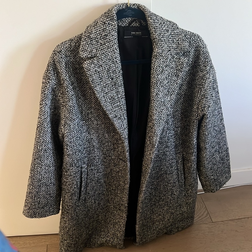 Zara lightweight coat size XS, fits a bit oversized. Mid length
